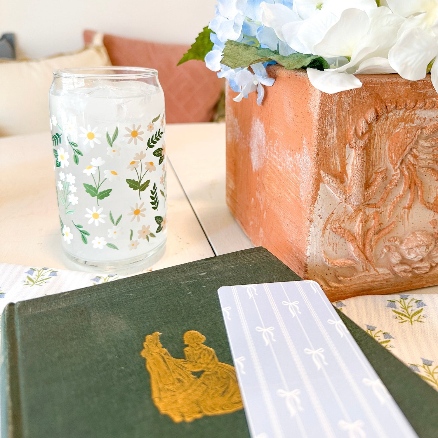 Spring Picnics | Hand-Drawn Gifts & Fresh Finds for the Season